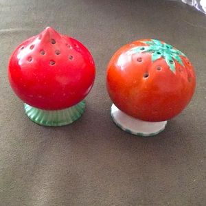 Mid century modern raidsh tomato s&p shakers